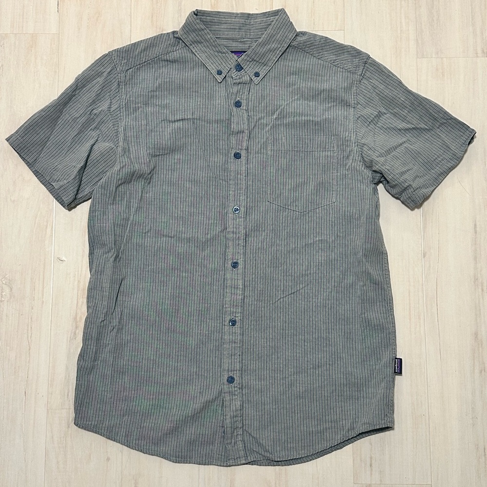 Patagonia Men's Gray Button Down Shirt
